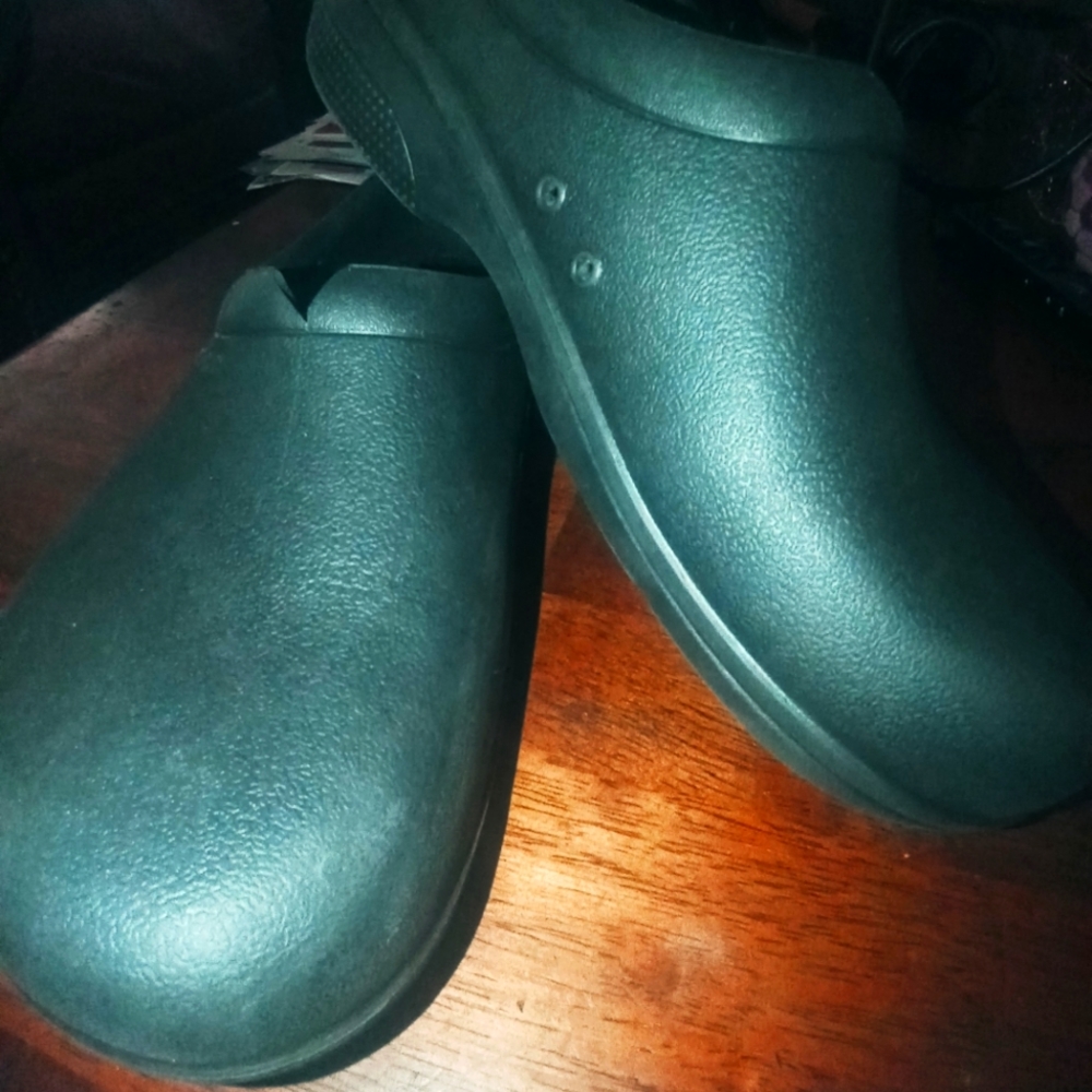 Crocs sz: 7w